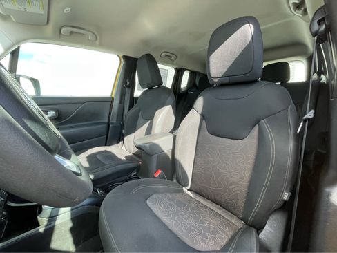 Used 2023 Jeep Renegade Latitude image 21