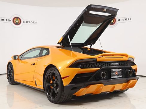 Used 2022 Lamborghini Huracan EVO image 26