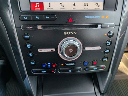 Used 2018 Ford Explorer Platinum AWD/4WD image 22