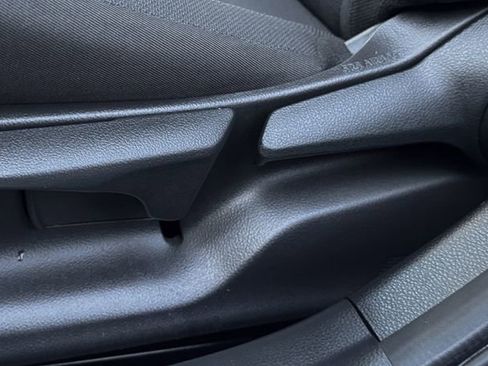 Used 2025 Toyota Prius SE image 26