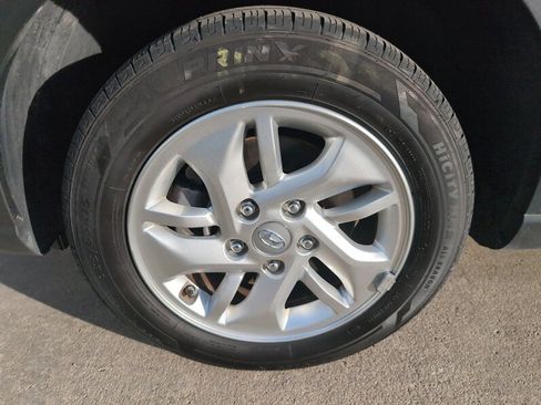 Used 2021 Hyundai Venue SE image 9