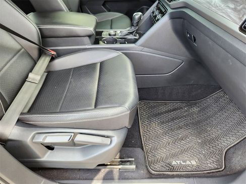 Used 2023 Volkswagen Atlas Cross Sport SE w/ Black Wheel Package image 15