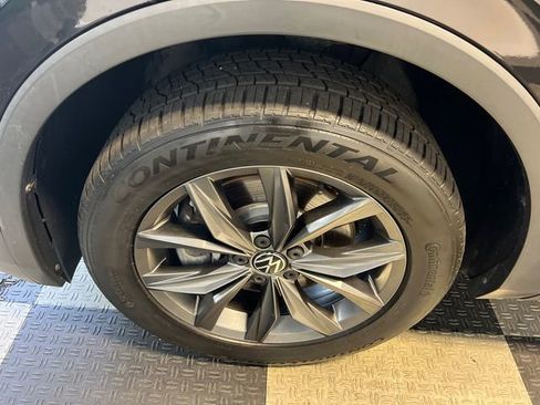 Certified 2022 Volkswagen Tiguan SE FWD image 8