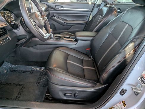 Used 2024 Nissan Altima 2.5 SR FWD image 11