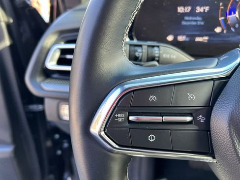 Used 2025 Chevrolet Traverse LT image 19