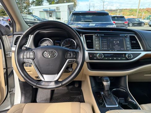 Used 2019 Toyota Highlander Limited image 27