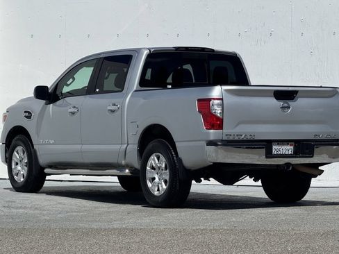 Used 2017 Nissan Titan SV AWD/4WD image 5