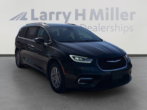 Used 2022 Chrysler Pacifica Touring-L image 7