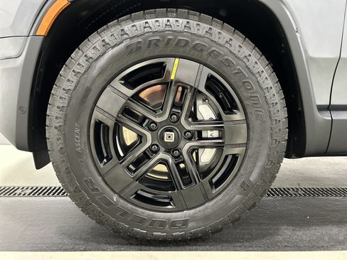 Used 2024 Rivian R1T Adventure AWD/4WD image 9