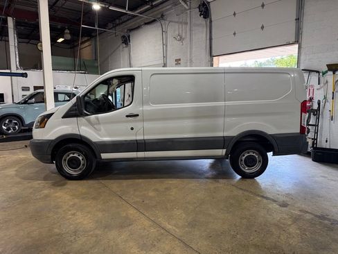 Used 2016 Ford Transit 250 130 Low Roof RWD image 4