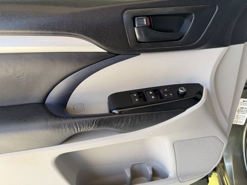 Used 2015 Toyota Highlander Plus image 10