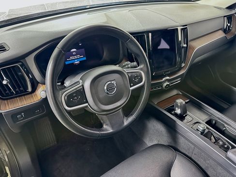 Used 2022 Volvo XC60 B5 Momentum AWD/4WD image 13