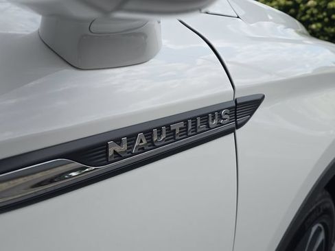 Used 2023 Lincoln Nautilus Reserve AWD/4WD image 31