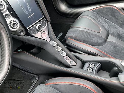 Used 2020 McLaren 720S Spider image 16