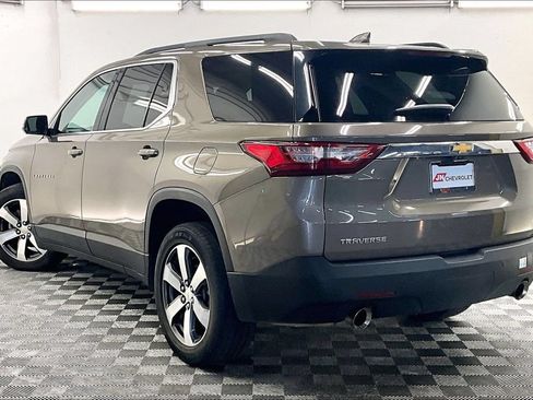 Used 2020 Chevrolet Traverse LT w/ LT Premium Package FWD image 10
