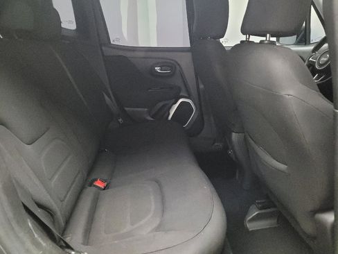 Used 2018 Jeep Renegade Latitude FWD image 19