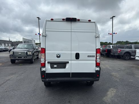 Used 2025 RAM ProMaster 2500 w/ Convenience Group FWD image 6