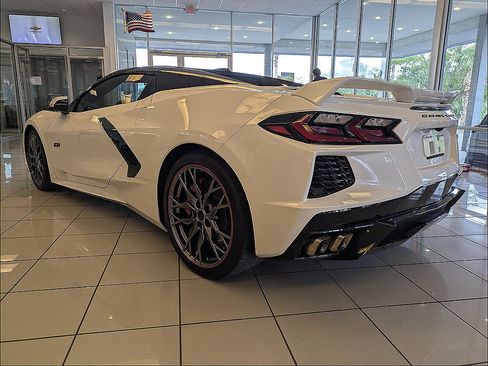 Used 2023 Chevrolet Corvette Stingray Premium Conv w/ Z51 Performance Package RWD image 9