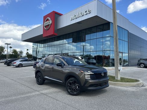 New 2026 Nissan Kicks SR FWD image 1