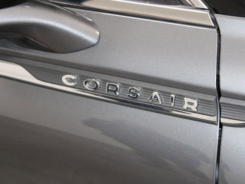 Used 2022 Lincoln Corsair Standard w/ Equipment Group 101A image 11