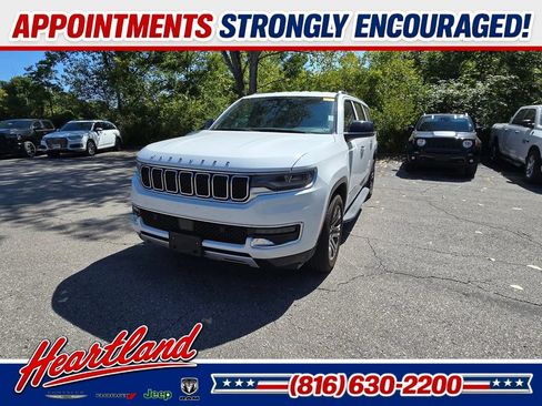 Used 2024 Jeep Wagoneer L Series II w/ Flexible Seating Group AWD/4WD image 1