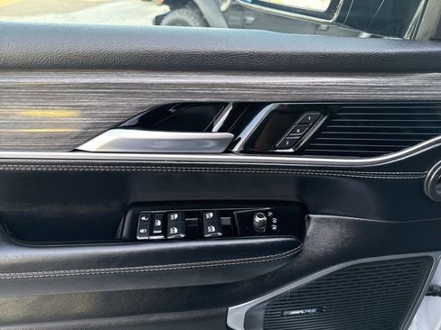 Used 2024 Jeep Wagoneer L Series II w/ Flexible Seating Group AWD/4WD image 13