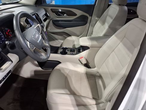 Used 2022 GMC Terrain Denali w/ Denali Premium Package AWD/4WD image 9