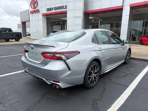 Used 2024 Toyota Camry SE FWD image 5