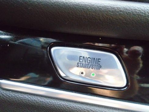 Used 2022 Buick Enclave Avenir w/ LPO, Floor Liner Package AWD/4WD image 9