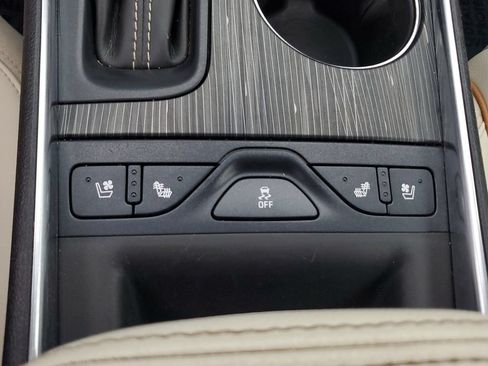 Used 2017 Chevrolet Impala Premier w/ Enhanced Convenience Package FWD image 29