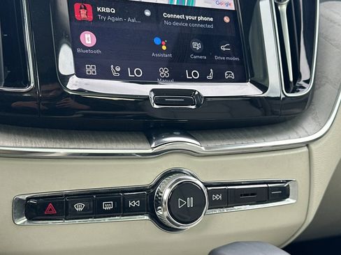 Used 2023 Volvo XC60 T8 Plus image 23