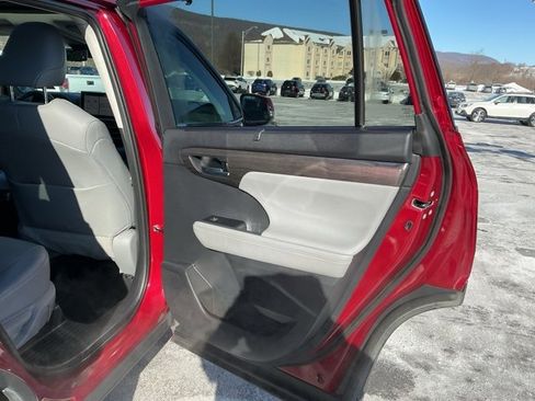 Used 2021 Toyota Highlander Platinum image 26