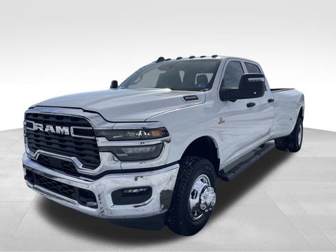 New 2026 RAM 3500 Tradesman AWD/4WD image 17