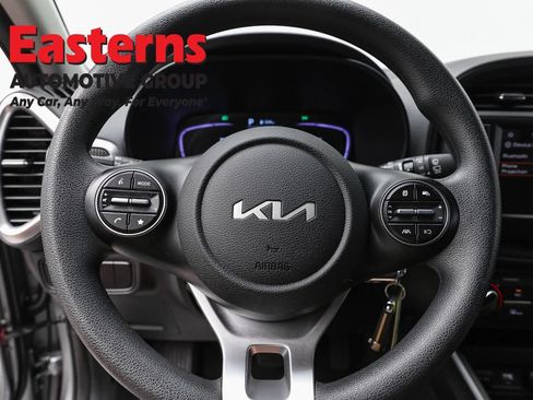 Used 2025 Kia Soul LX w/ LX Technology Package FWD image 10