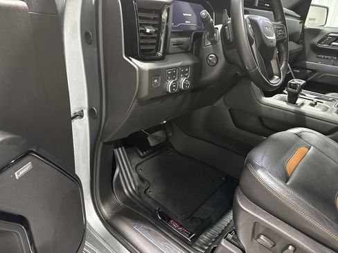 Used 2024 GMC Sierra 1500 AT4 w/ AT4 Premium Package AWD/4WD image 10