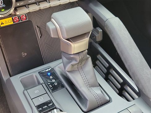 Used 2025 Toyota Tacoma Limited image 26