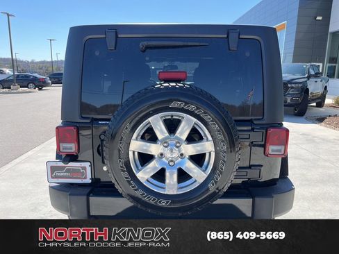 Used 2017 Jeep Wrangler Unlimited Sahara w/ Connectivity Group image 15