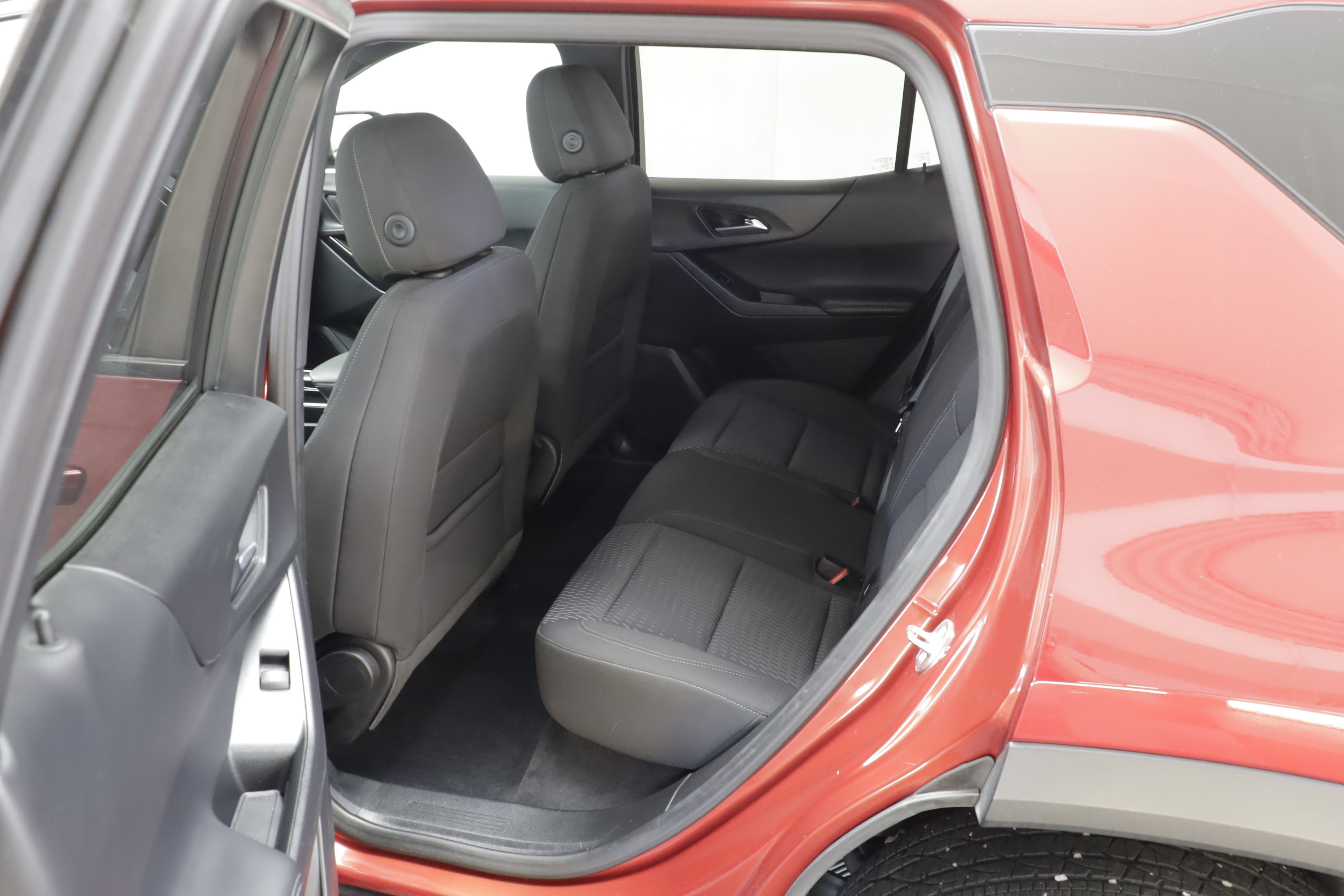 Used 2025 Chevrolet Equinox LT w/ LPO, Floor Liner Package FWD image 18