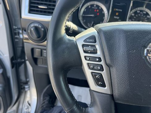 Used 2018 Nissan Titan SV w/ SV Convenience Package AWD/4WD image 19