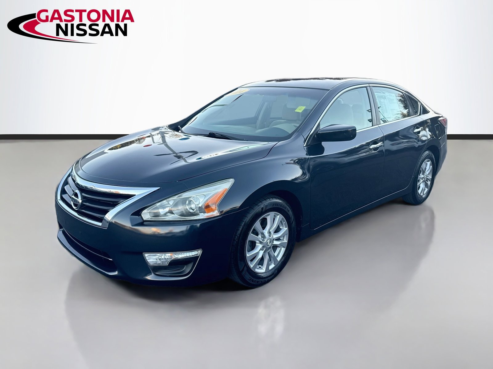 Used 2014 Nissan Altima 2.5 S w/ Sport Value Package FWD image 3