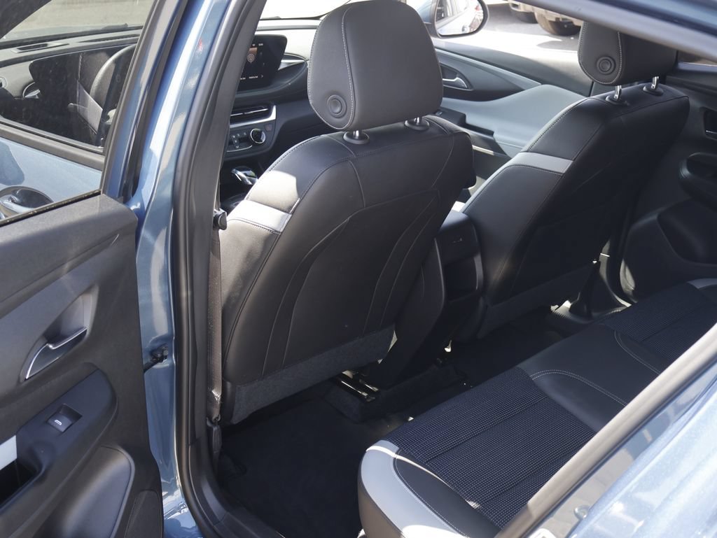 Used 2024 Buick Envista Preferred w/ Convenience II Package FWD image 13