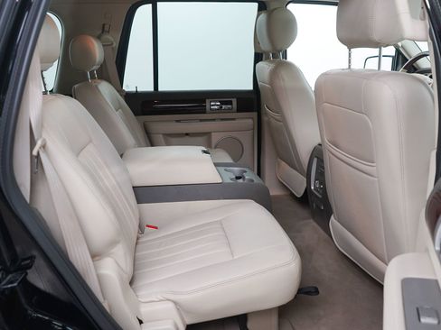 Used 2004 Lincoln Navigator Ultimate AWD/4WD image 12