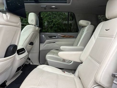 Certified 2024 Cadillac Escalade Sport Platinum w/ LPO, ONYX Package AWD/4WD image 18