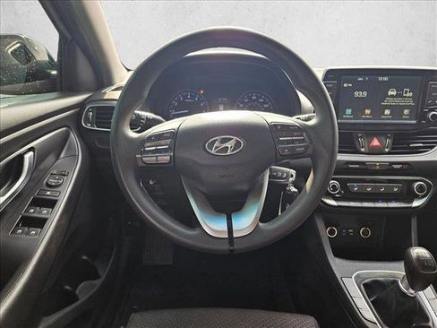 Used 2018 Hyundai Elantra GT image 11