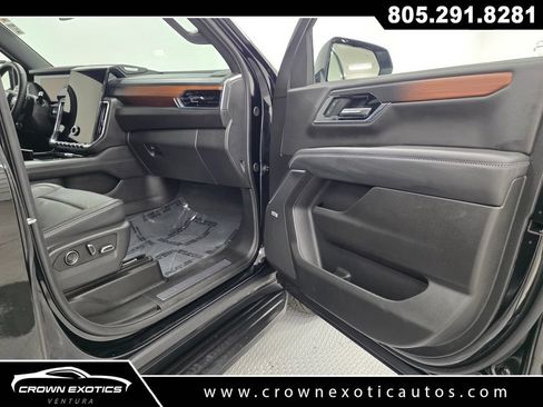 Used 2025 GMC Yukon XL Denali AWD/4WD image 14