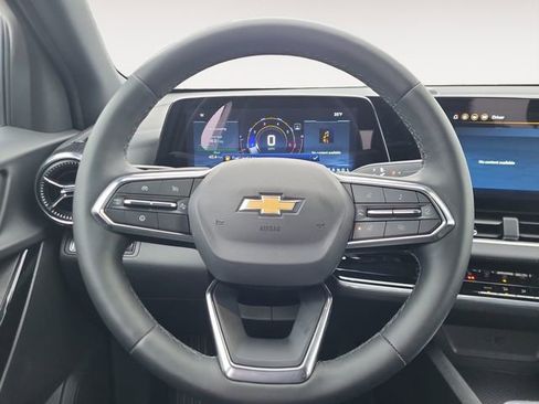 Used 2026 Chevrolet Equinox LT image 17