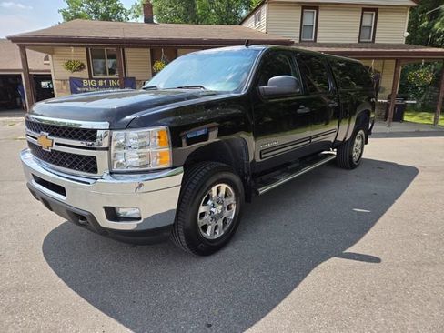 Used 2014 Chevrolet Silverado 2500 LT w/ Interior Plus Package AWD/4WD image 2
