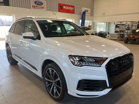 Used 2023 Audi Q7 Premium Plus image 3