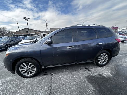 Used 2014 Nissan Pathfinder SV w/ Trailer Tow Package image 5