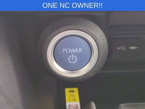 Used 2022 Toyota Venza LE image 19